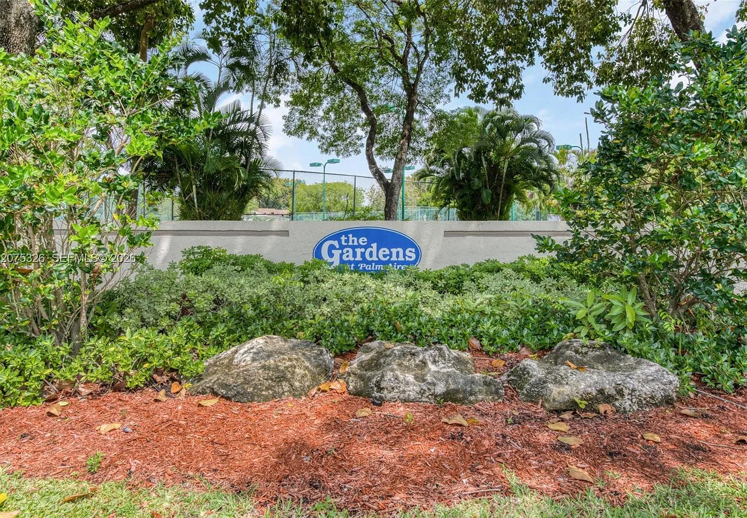 Gardens North Eleven Cond — Photo 1