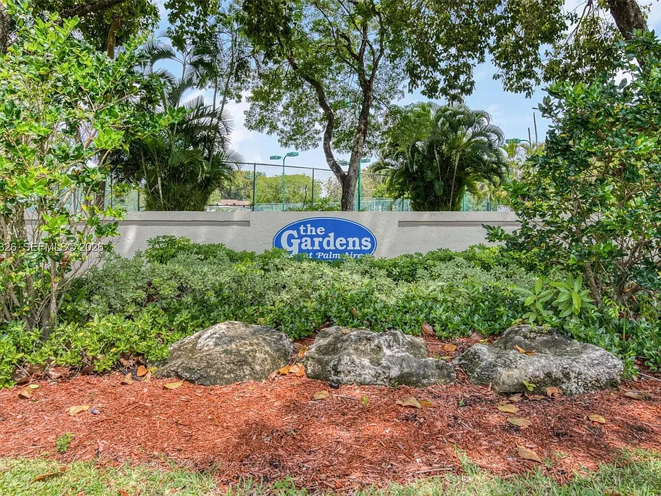 709 Gardens Dr #101