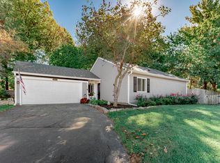 2462 Sunlight Ct, Aurora, IL 60502