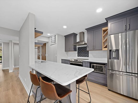 2nd image of 5505 Lakeside Dr APT 2F