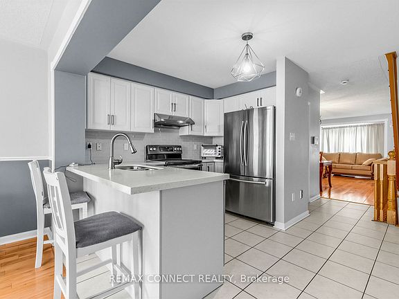 3rd image of 63 Coyote Cres