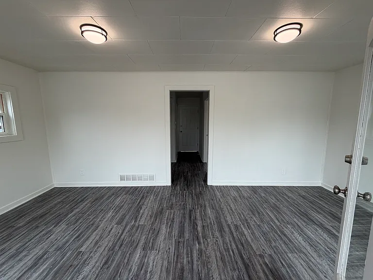 114 4th St #1 — Photo 3