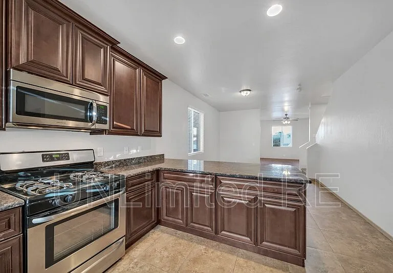 2805 S Flagstone Ln — Photo 8
