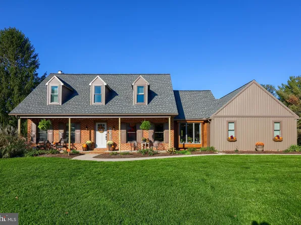 65 Vanderbilt Dr, Brownstown, PA 17508