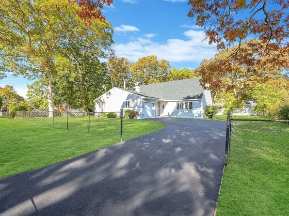 23 Peach Street, Central Islip, NY 11722