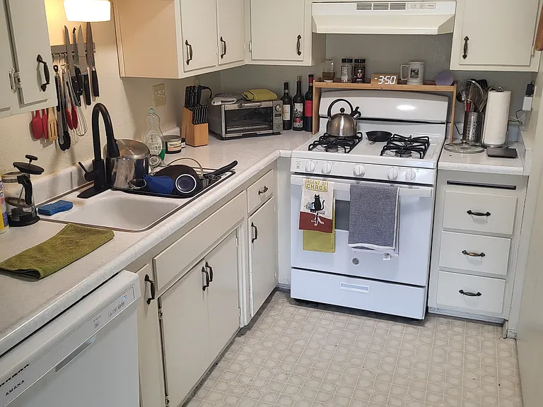 2601 Grant St — Photo 3
