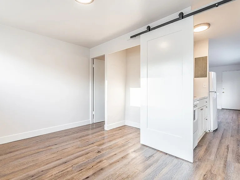 Westernaire Apartments — Photo 16