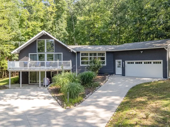 8413 Manitoba Ln, Stanwood, MI 49346