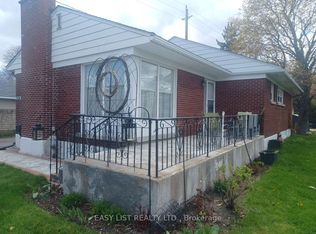 2218 Iris St, Ottawa, ON K2C1B8
