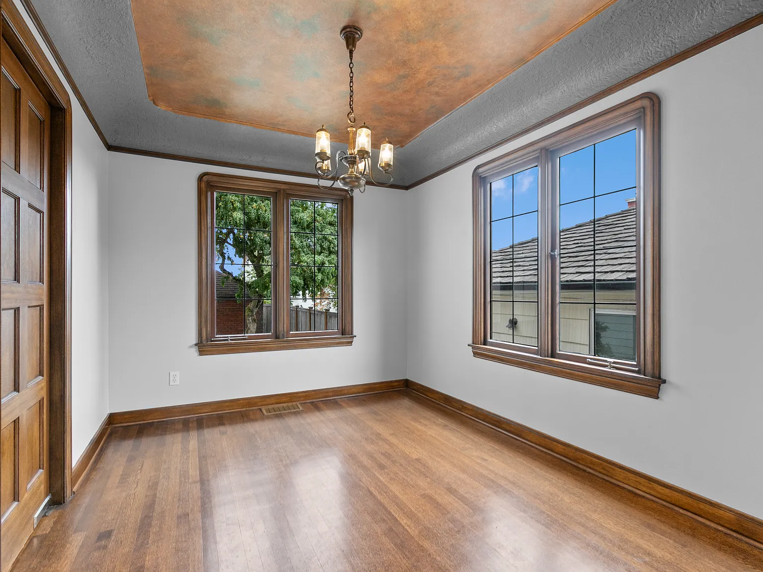 4 bed, 3430 sqft, $6,450 — Photo 4