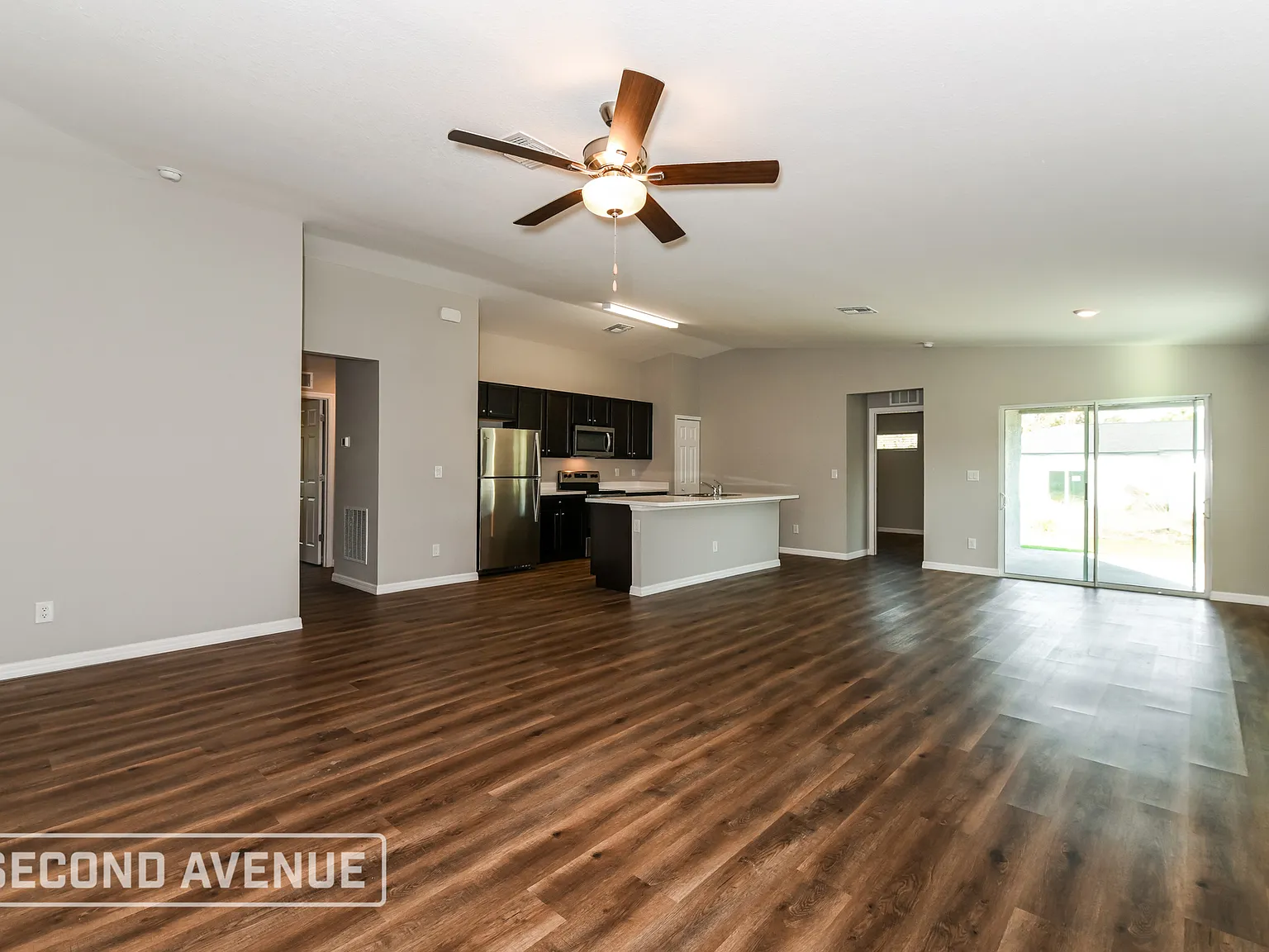 4 bed, 2.0 bath, 1833 sqft, $1,825 — Photo 4