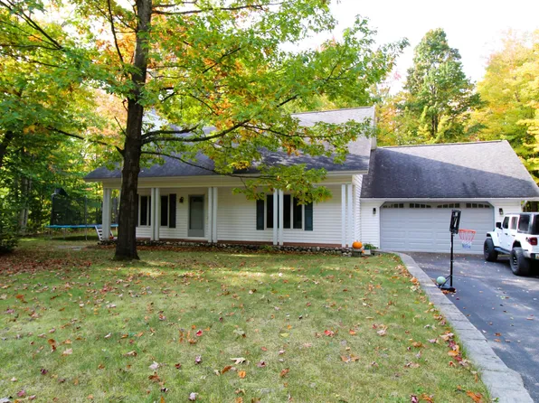 1777 Snow Owl Ct, Gaylord, MI 49735
