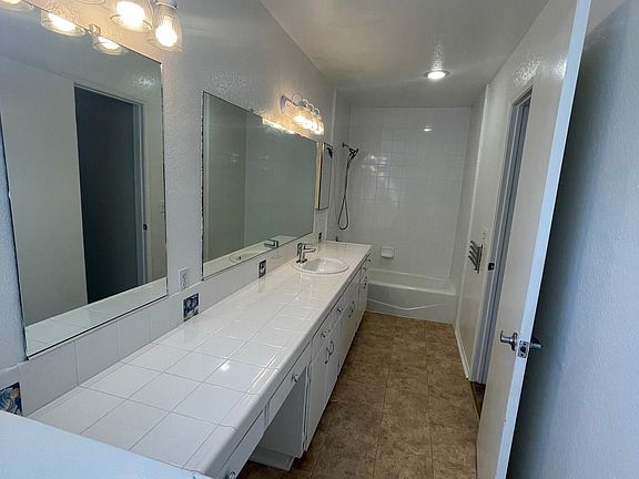 3rd image of 1050 Vista Del Pueblo APT 29