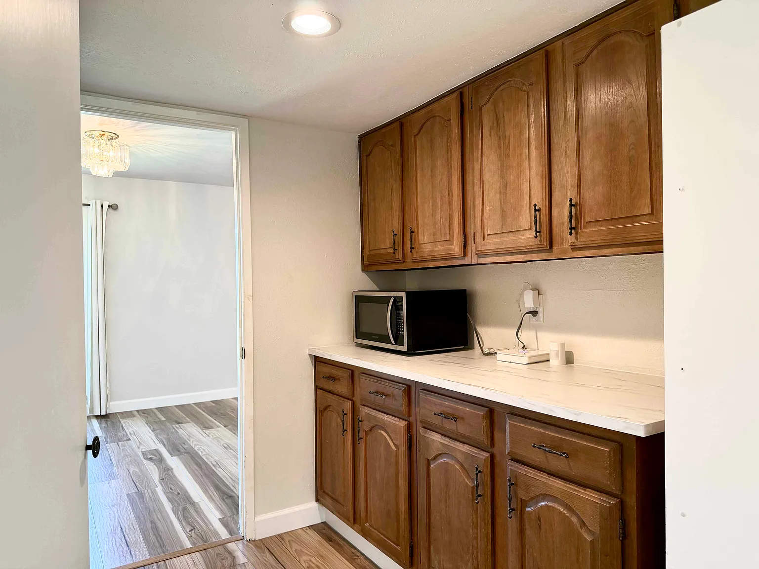 3 bed, 1895 sqft, $2,300 — Photo 4