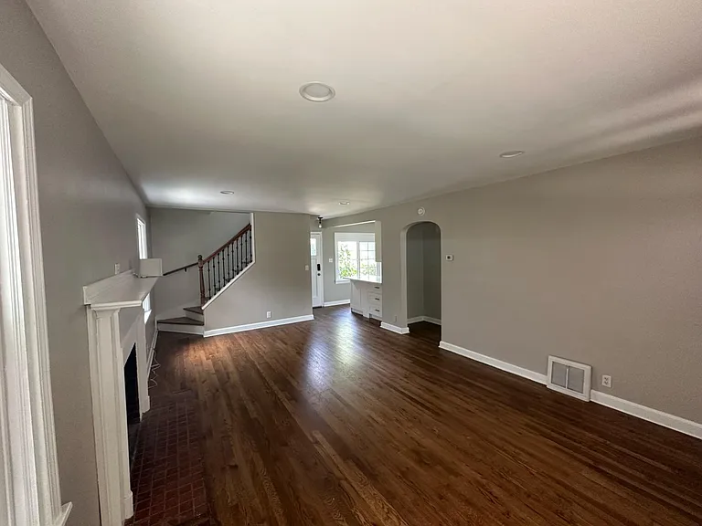 825 E Hampton Ave — Photo 4