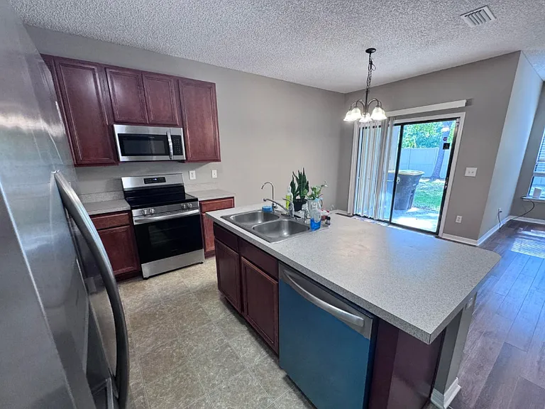 5216 Brighton Park Ln — Photo 15