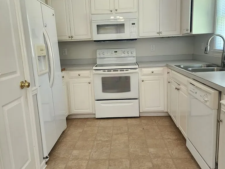 210 Rivershore Dr — Photo 8