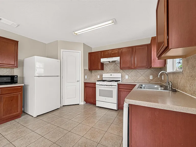 3519 Fuller Bluff Dr — Photo 13