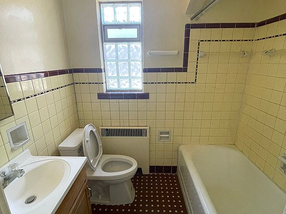 3rd image of 1132 Franklin Ave #1