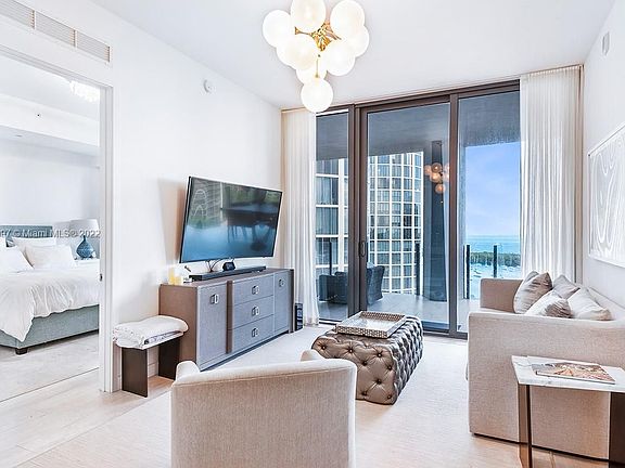 4th image of 2831 S Bayshore Dr Unit 1402
