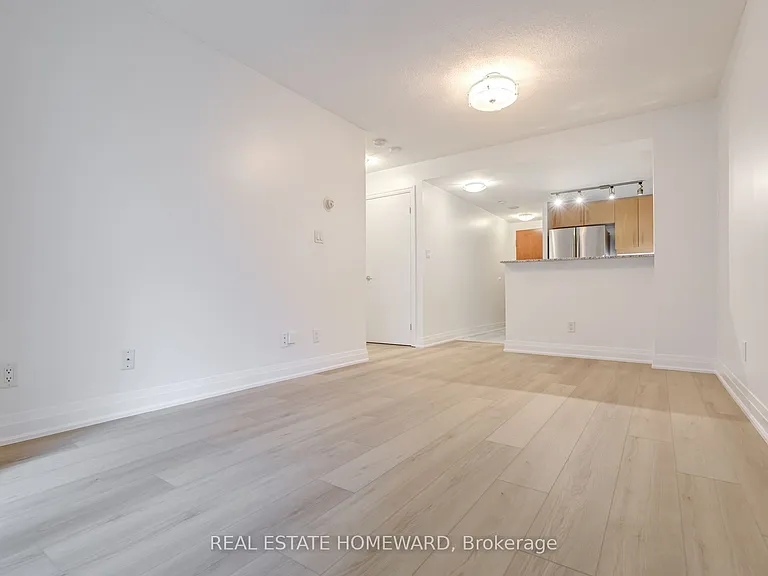 300 Bloor St E #611 — Photo 11