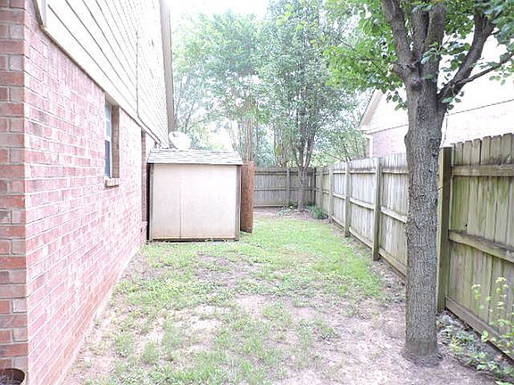 3rd image of 853 Abbey Grove Ln
