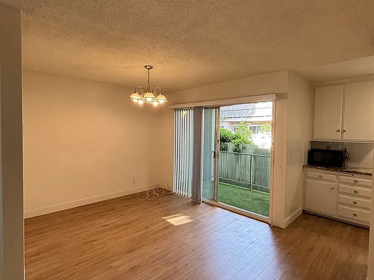2439 Chelsea Pl — Photo 14