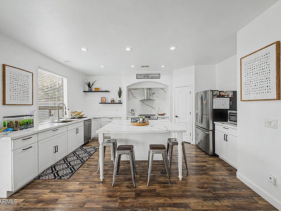 1st image of 10417 W Wood Street