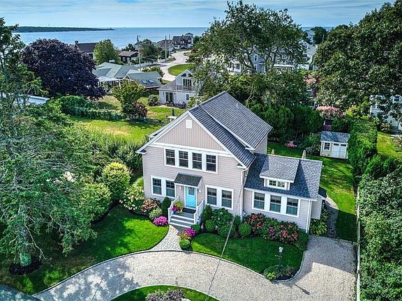 4th image of 11 Fairport Ave
