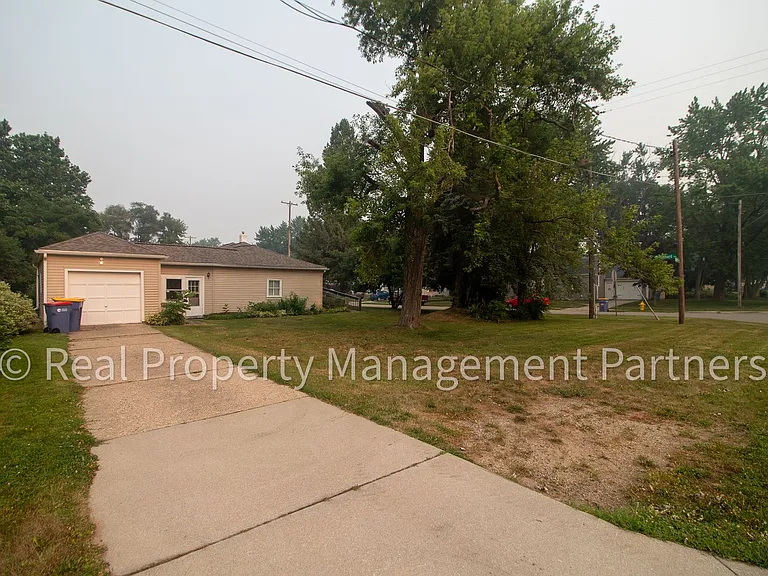 772 Hubbard St NE — Photo 5