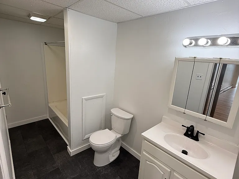 400 N Main St #7 — Photo 13