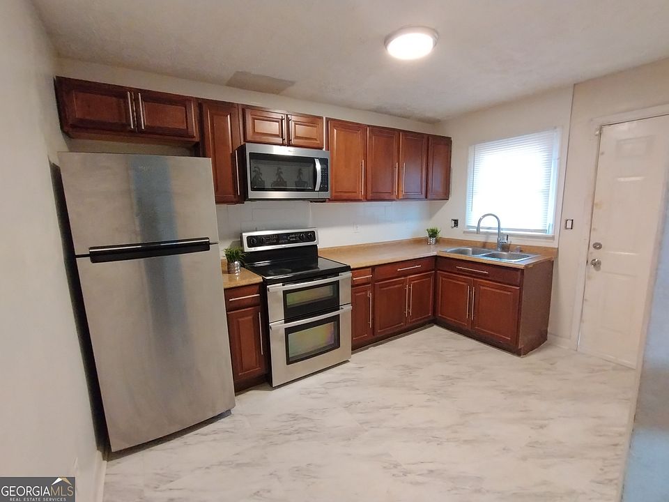 2nd image of 2438 Lynn Iris Dr