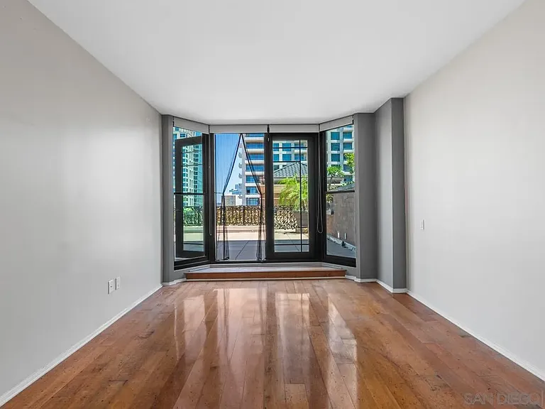 500 W Harbor Dr #714 — Photo 34