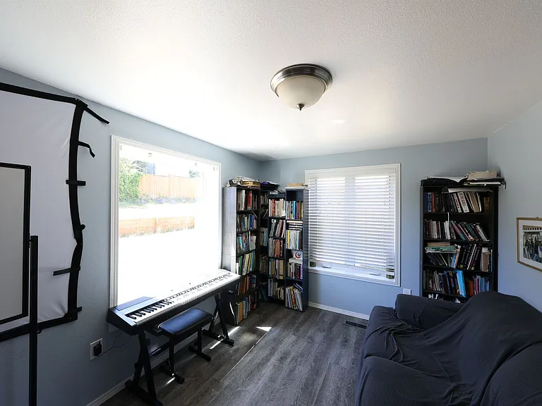 2025 Baymont Dr — Photo 4