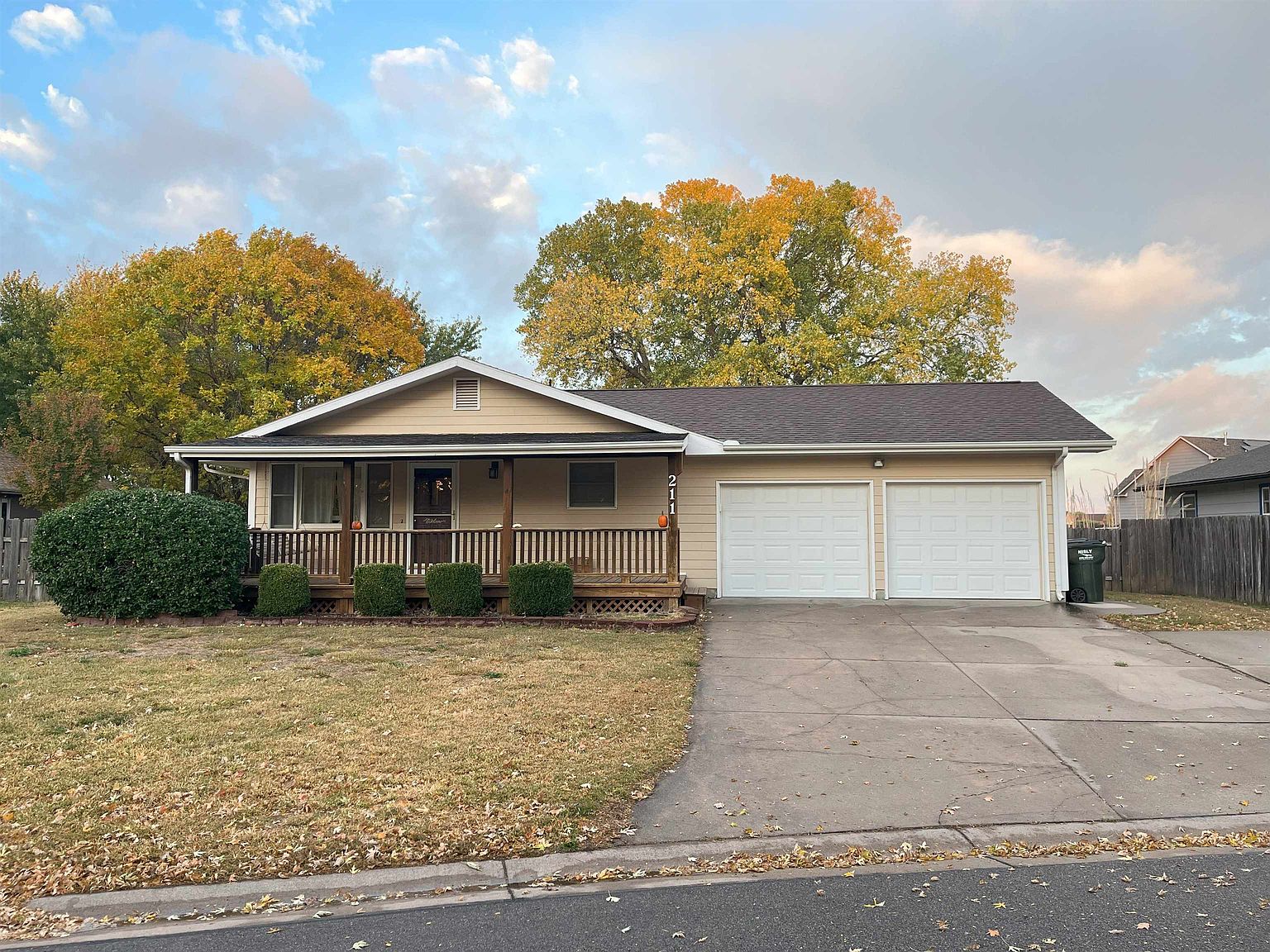 211 S Erb St, Hesston, KS 67062 Zillow