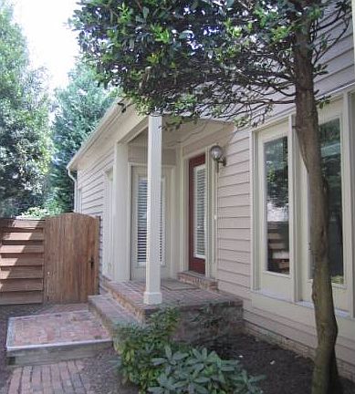 4th image of 3112 Elmendorf Dr