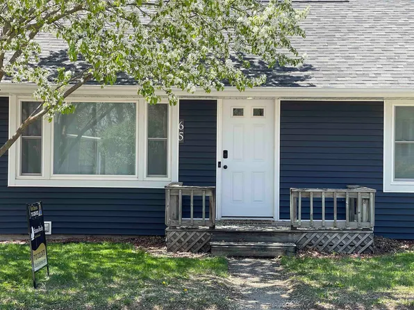 65 Iowa St, Arnolds Park, IA 51331