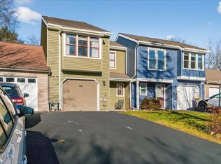22 Lexington Dr, Clifton Park, NY 12065