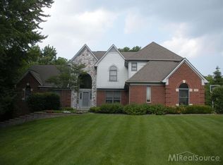 1160 Indianpipe Ct, Lake Orion, MI 48360