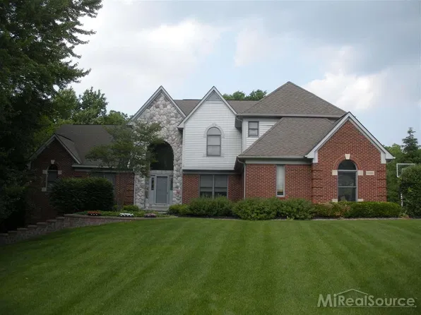 1160 Indianpipe Ct, Lake Orion, MI 48360
