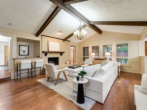 2nd image of 2000 Lake Shore Ln