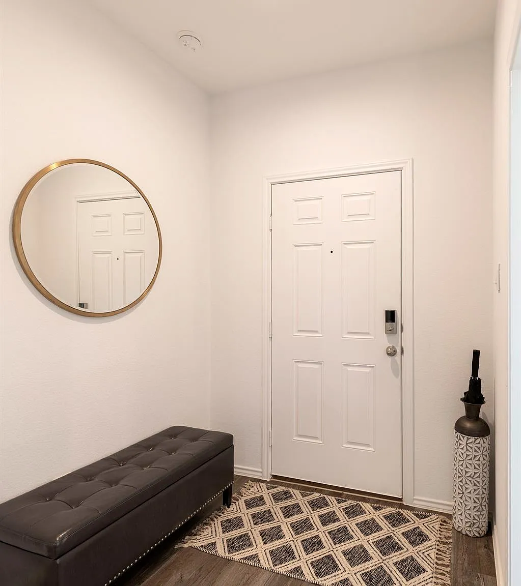 4 bed, 2.0 bath, 1934 sqft, $2,350 — Photo 4