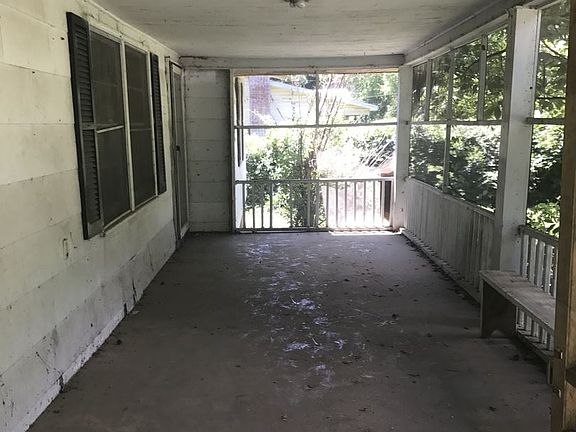 4th image of 902 Evening Shade Ln