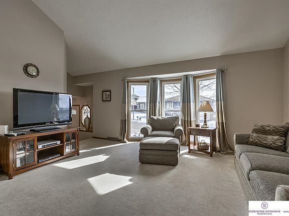 2nd image of 16536 Weir St