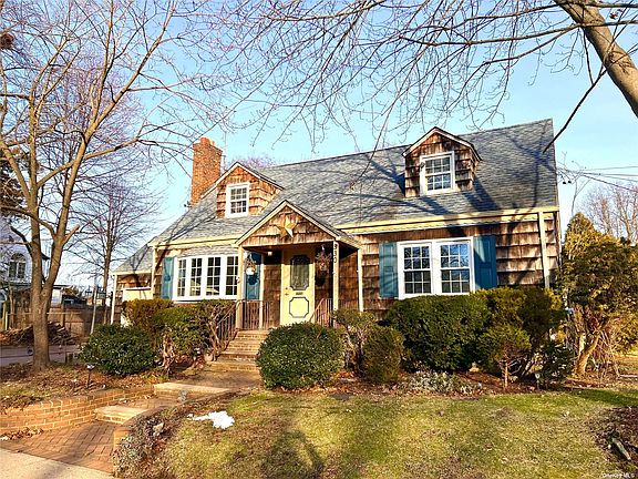3rd image of 330 Fulton St