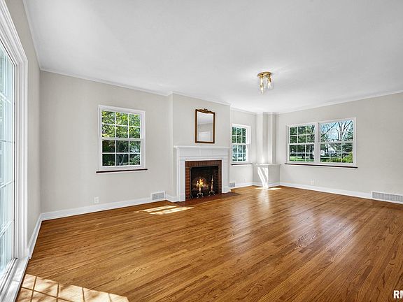 5th image of 5908 N Elm Ln