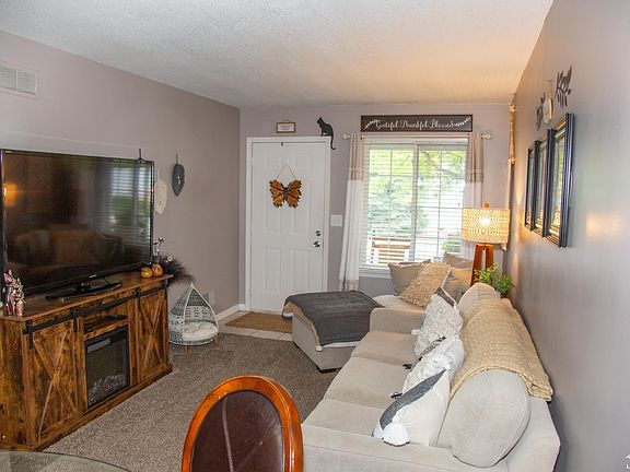 3rd image of 23462 Wagar Ct