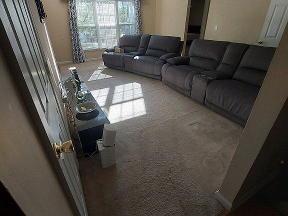 3rd image of 539 Lake Caroline Dr