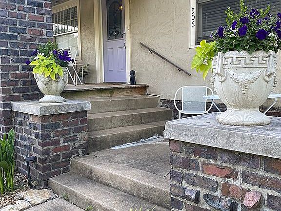 3rd image of 506 W Jefferson St