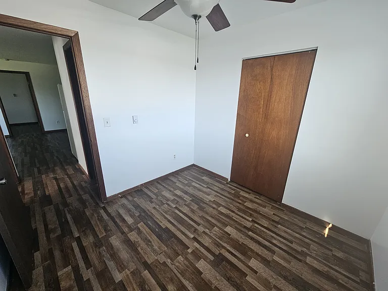 1097 Oakview Dr — Photo 13